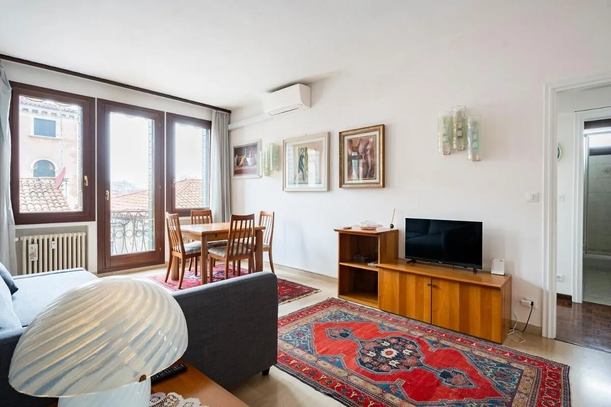 Charming Apartment In Zattere 威尼斯