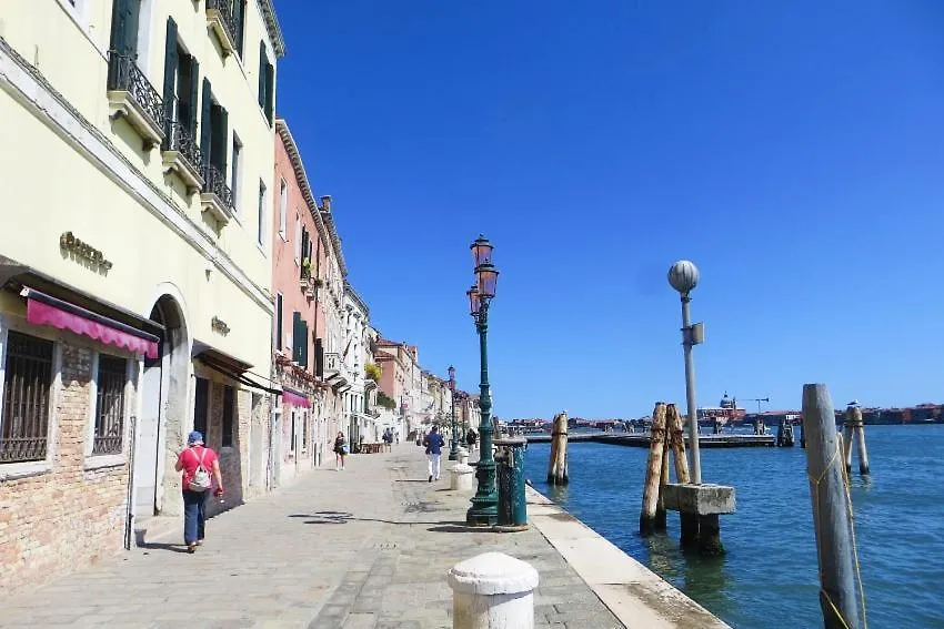 Charming Apartment In Zattere Venedig